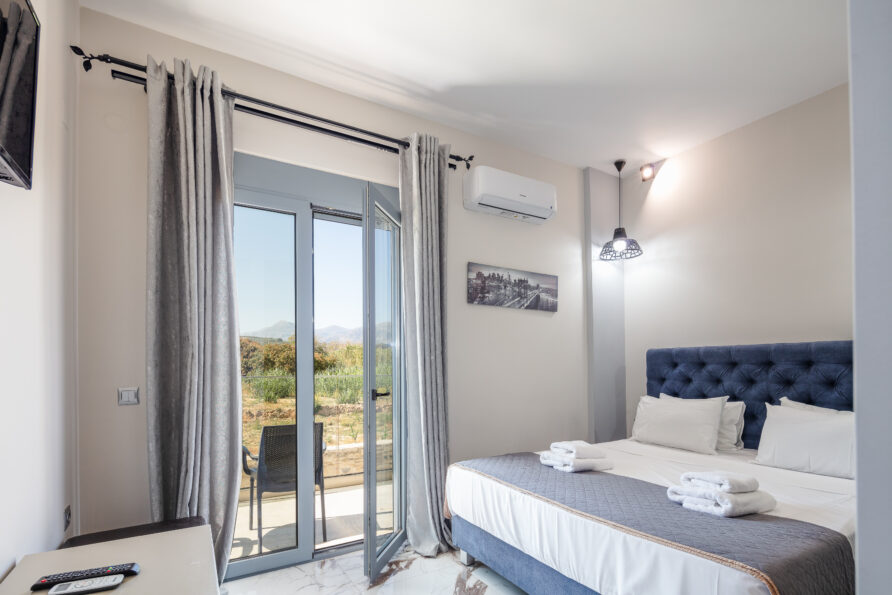 Hotel Iosifina 5, 80 metres from Episkopi Beach!